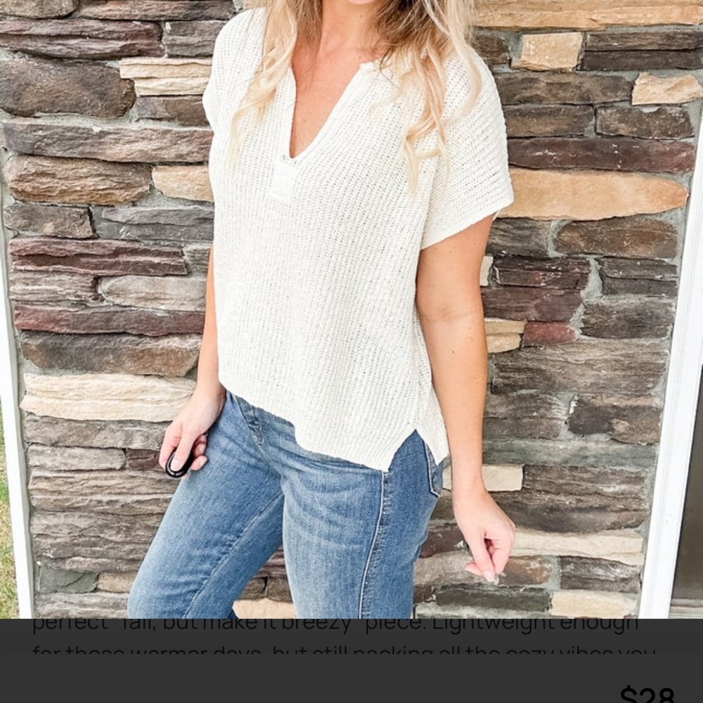 Chic Cream Knit Top with Keyhole Neckline